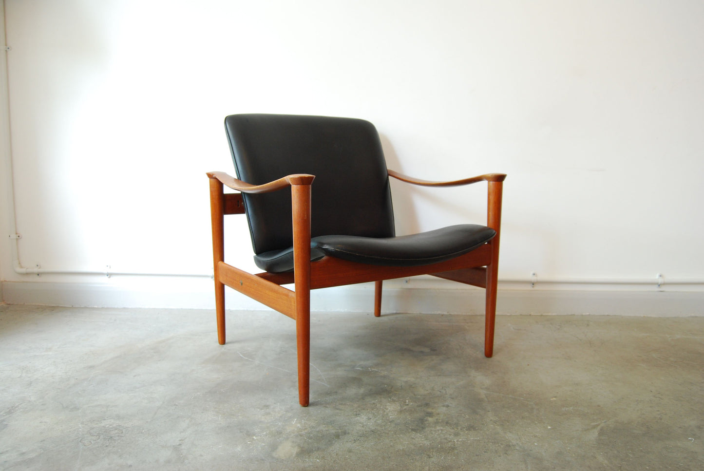 Teak and leather lounge chair by Frederik Kayser
