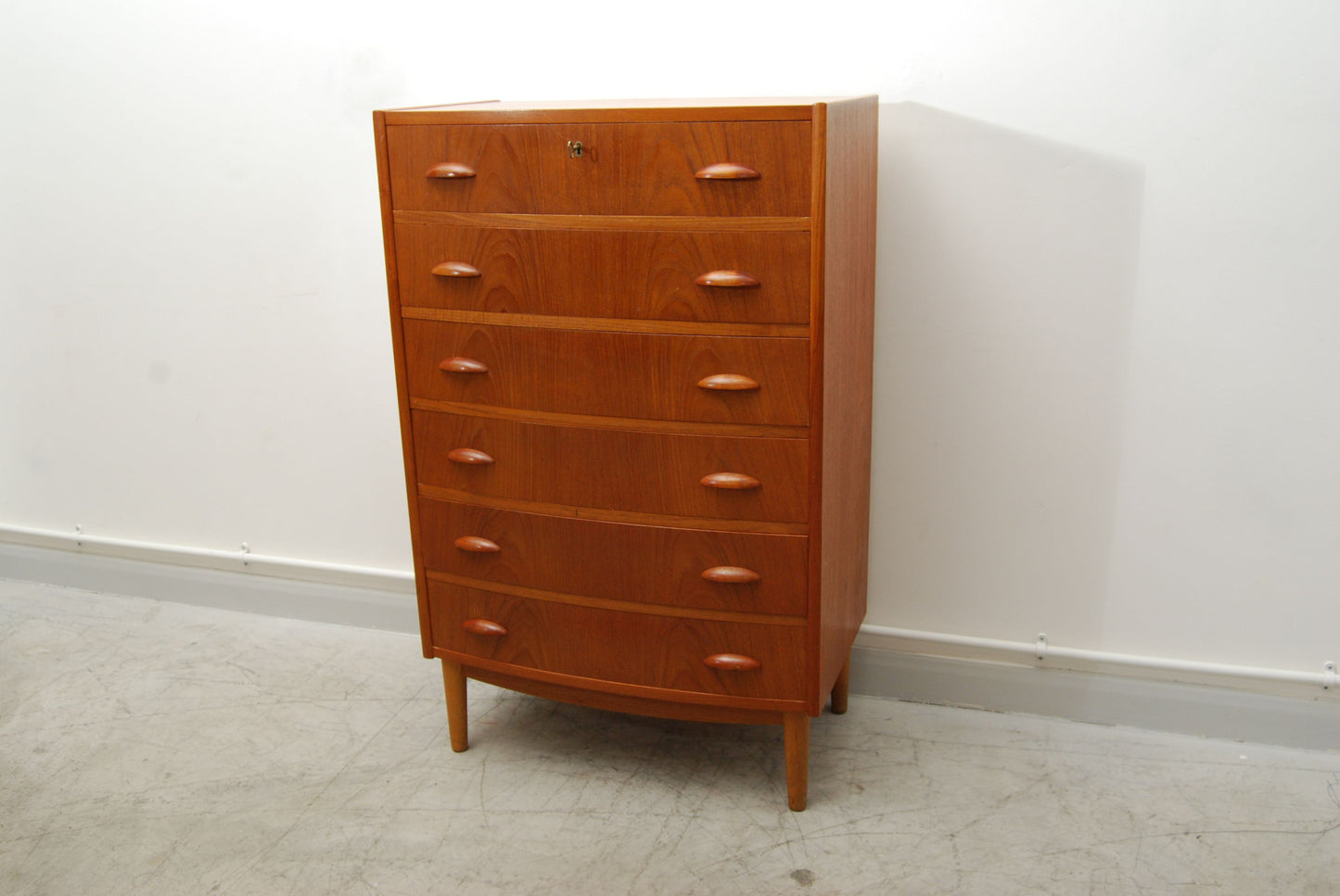 Bow-fronted chest of drawers in teak