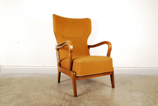 Wingback lounge chair