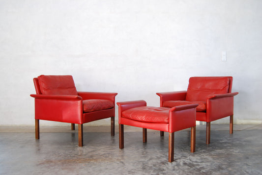 Pair of lounge chairs by Hans Olsen