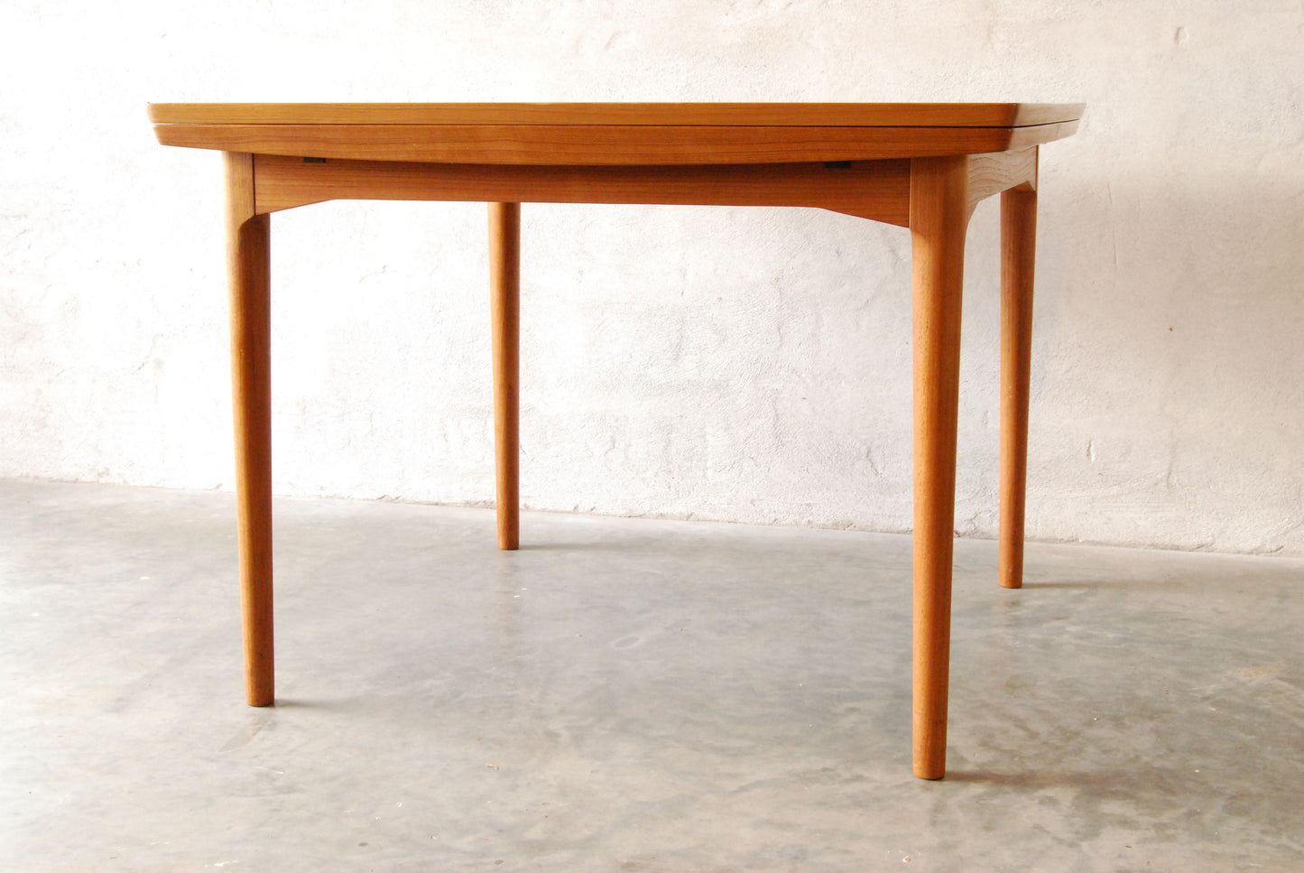 Dining table by CADO