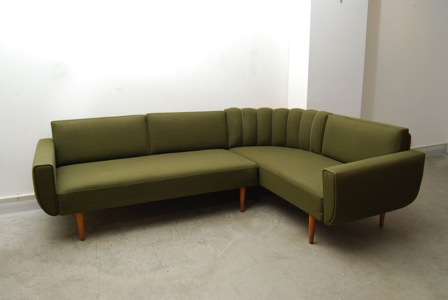 L-shaped sofa / sofabed
