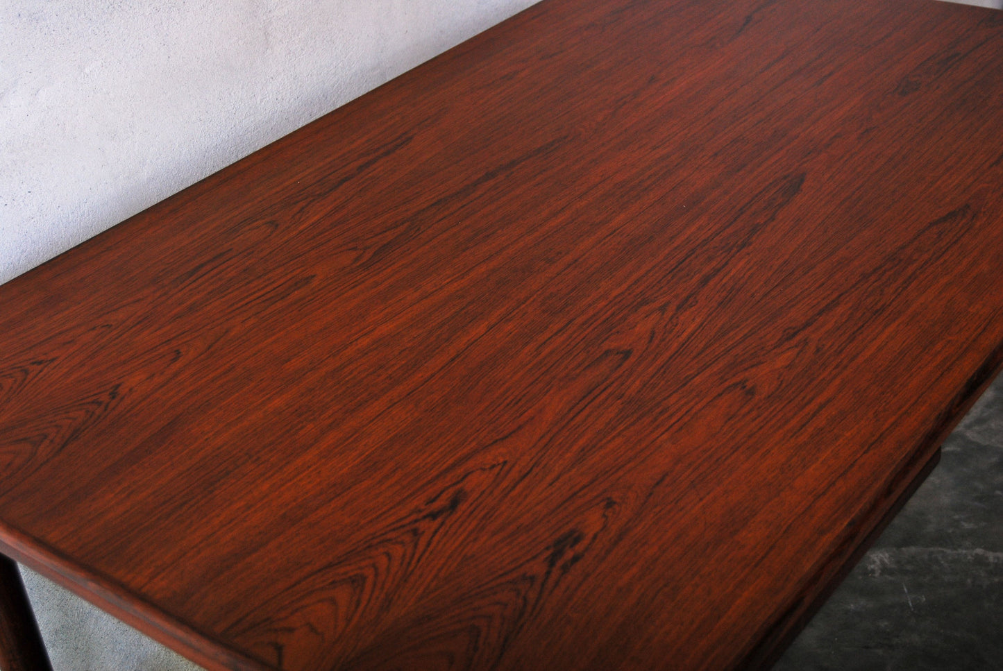 Rectangular dining table in rosewood