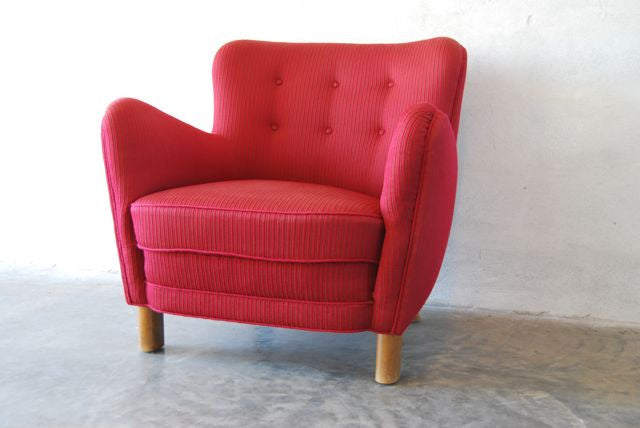 Lounge chair in cherry red