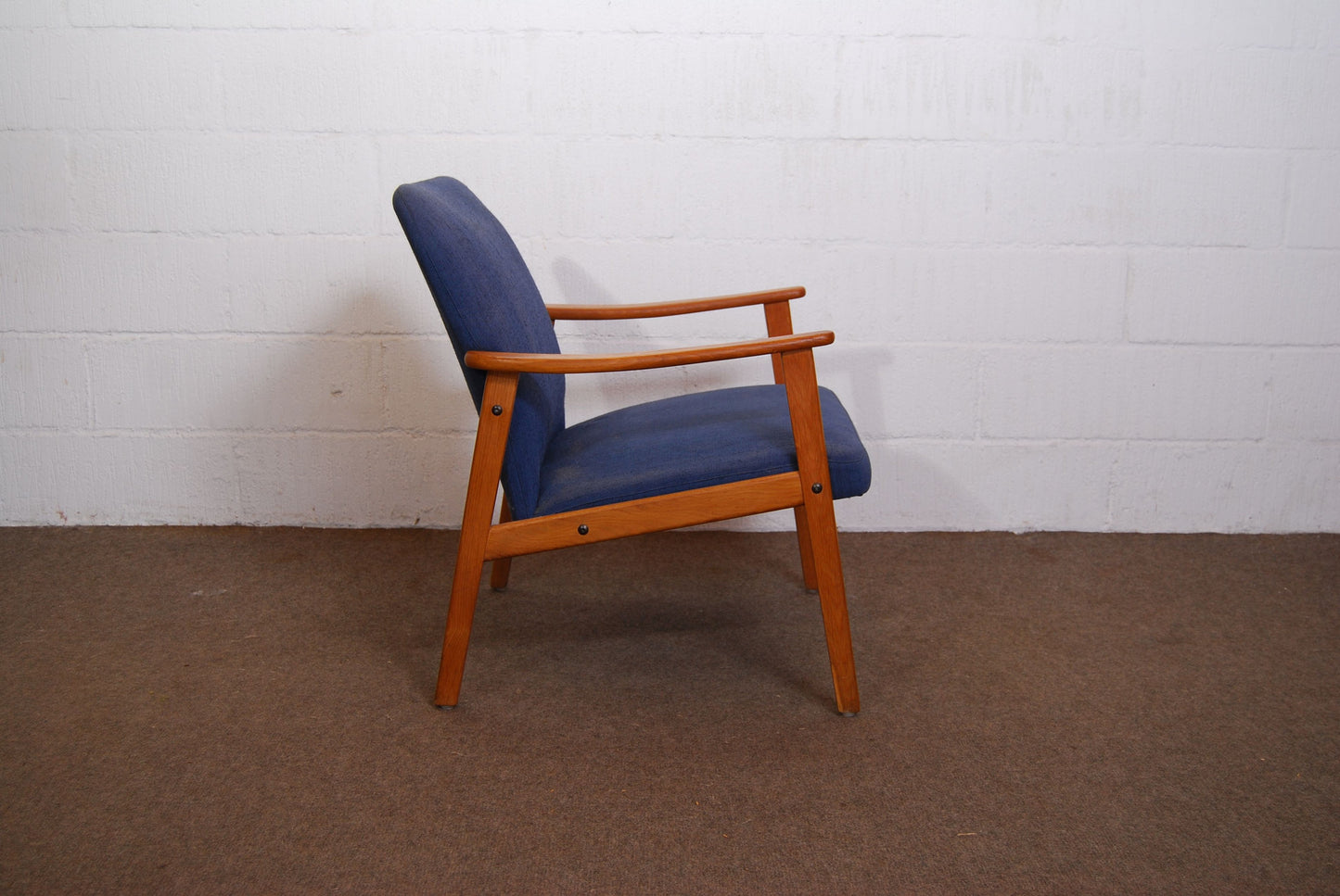 Occasional chair in teak and wool