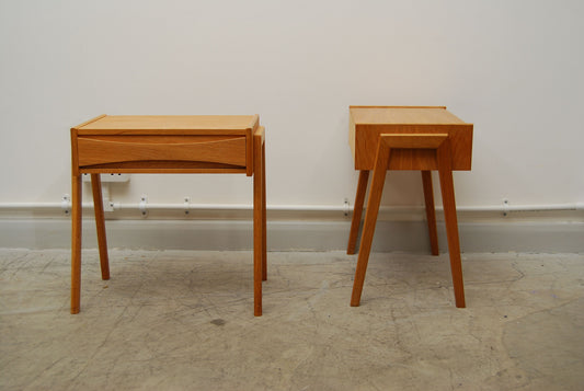 Pair of oak bedside tables by Arne Vodder