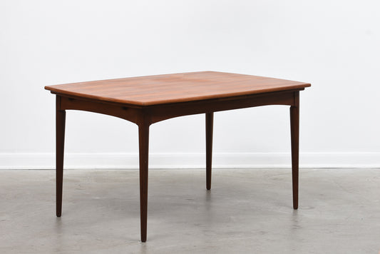 Extending rectangular dining table in teak