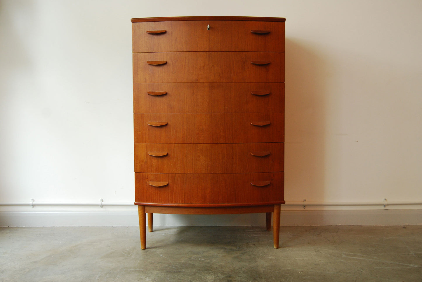 Bow fronted chest of drawers