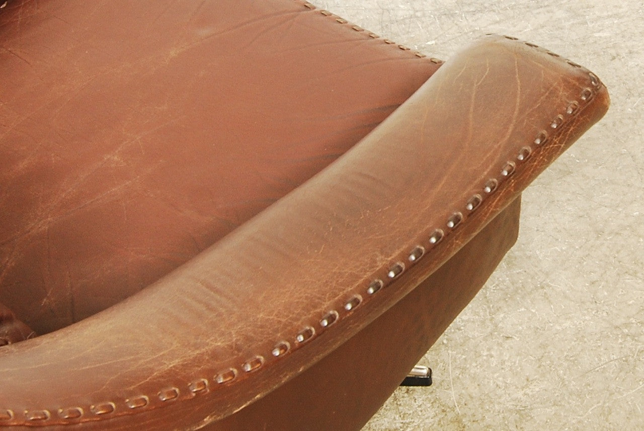 Low back leather lounger