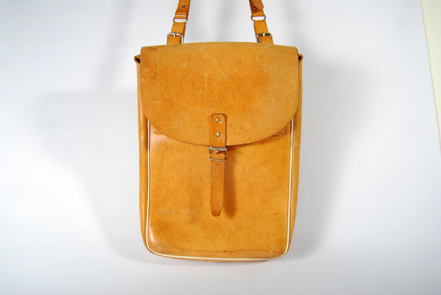 Leather shoulder bag