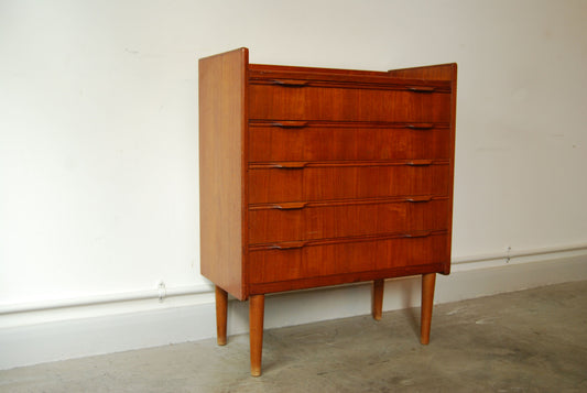 Short chest of five drawers