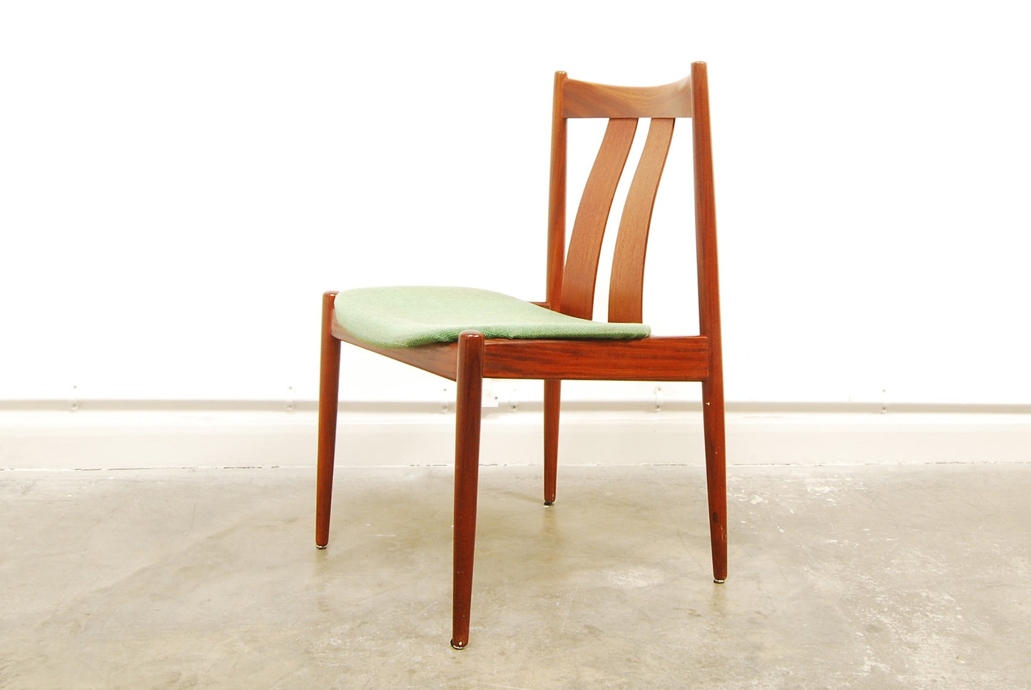 Weekend special: Dining chair by Arne Vodder