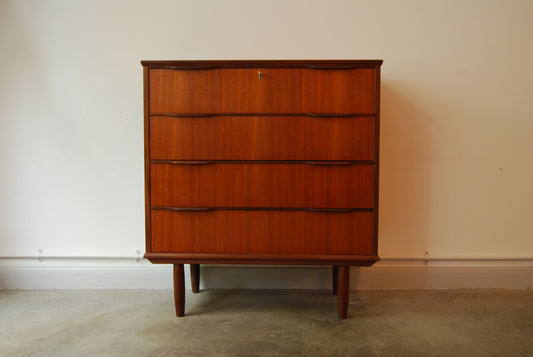 Short teak chest