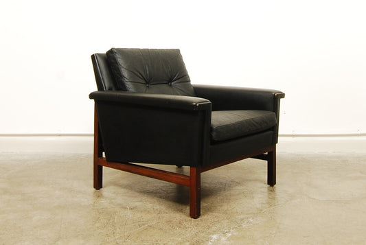 Black leather lounger