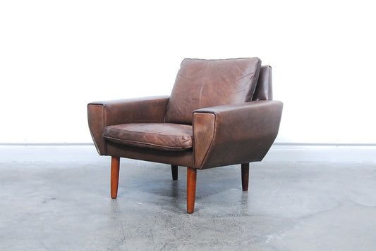 Leather lounge chair on rosewood legs