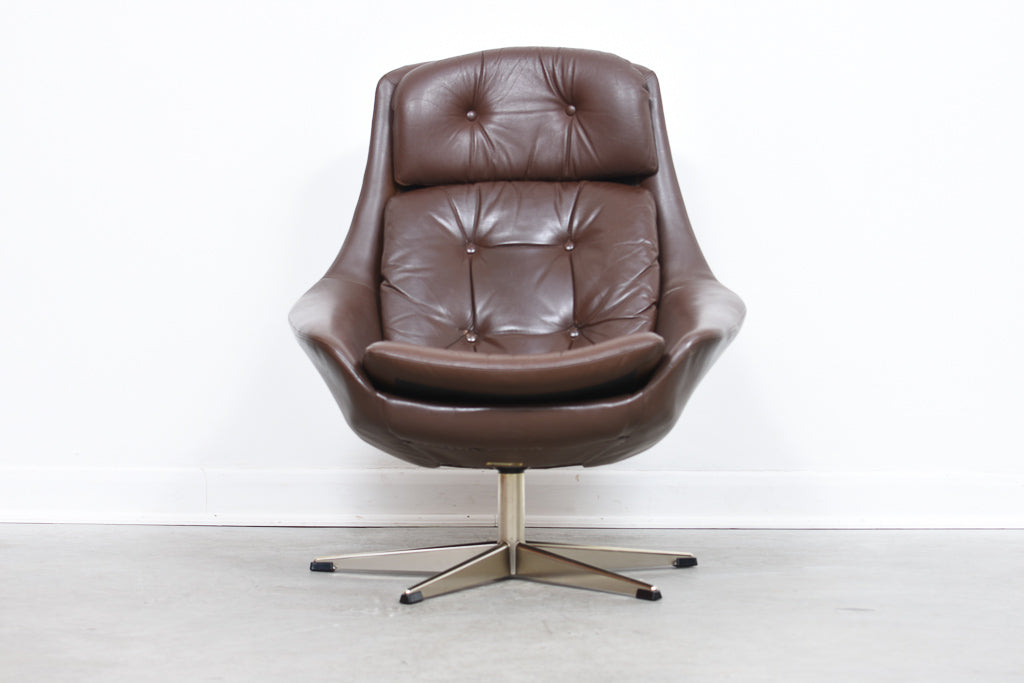 Leather swivel chair by H.W Klein