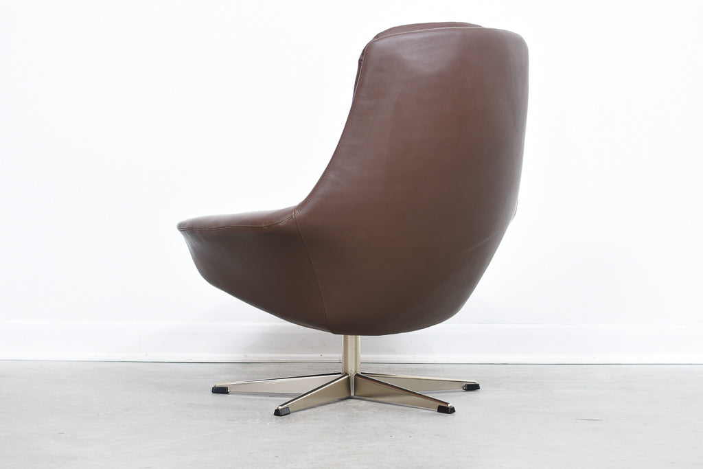 Leather swivel chair by H.W Klein