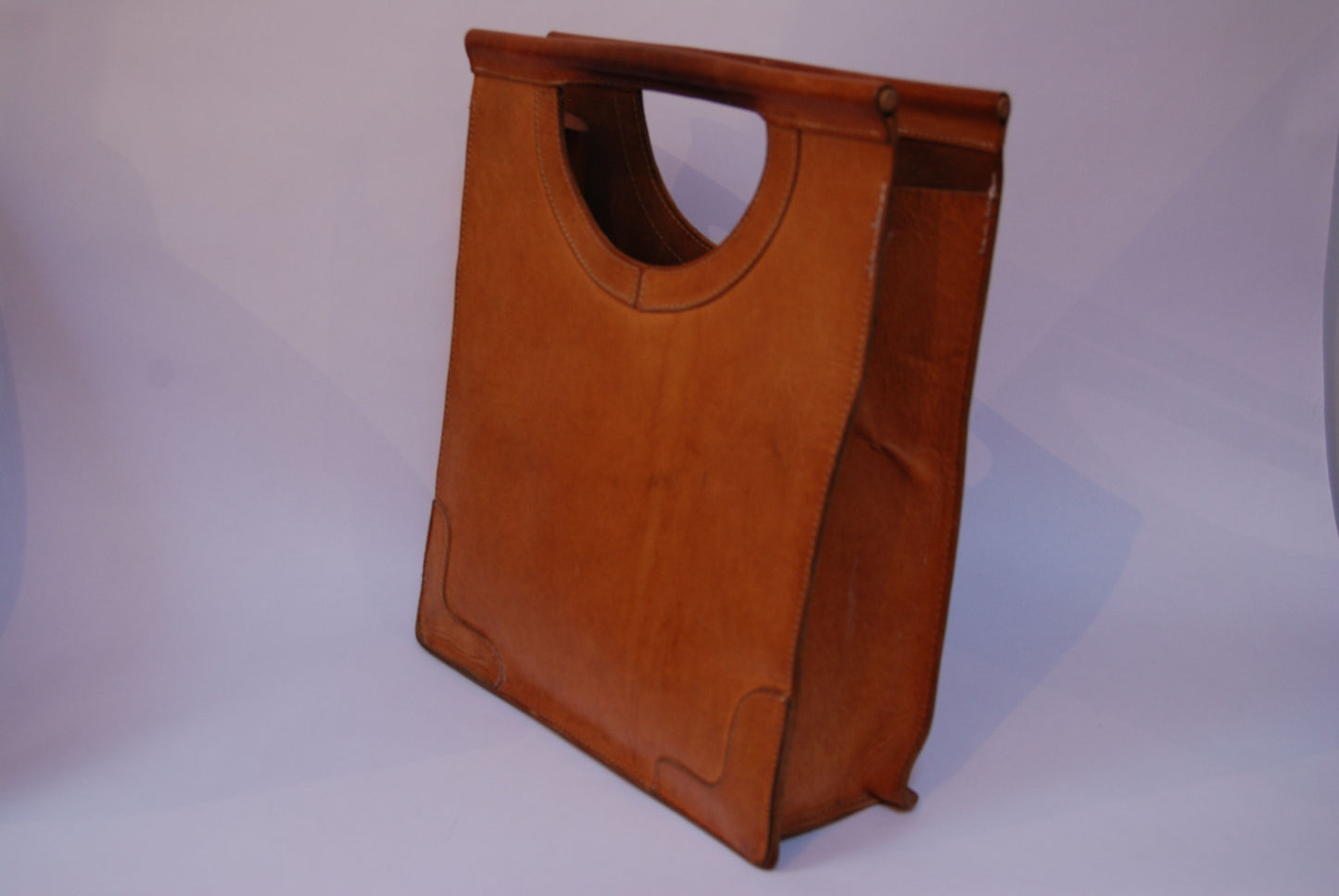 Vintage tan leather carry bag