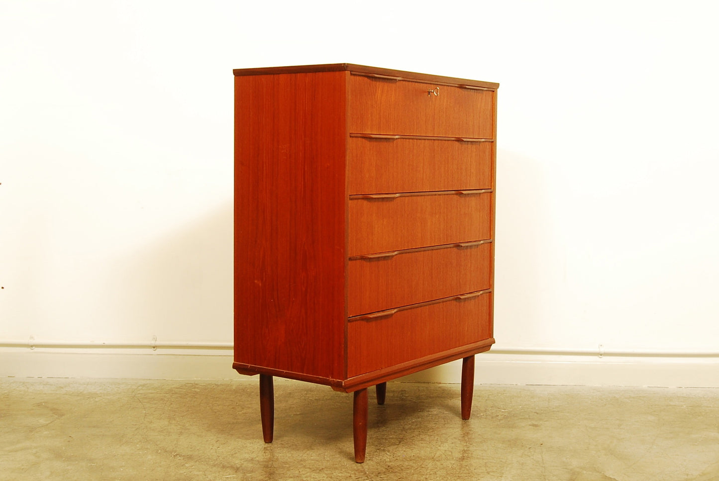 Chest of five deep drawers