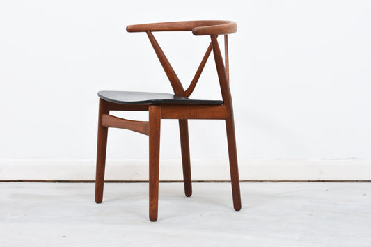Six available: Model 225 dining chair by Henning Kjærnulf