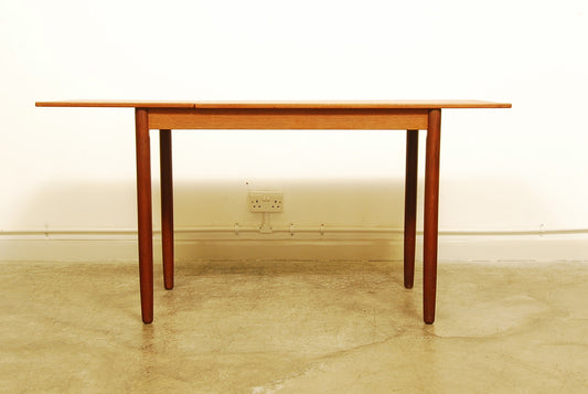 Narrow teak table with leaf