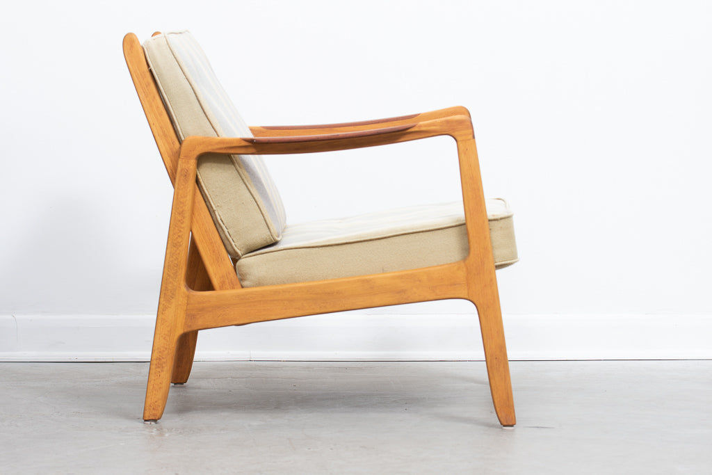 New upholstery included: FD-109 lounge chair in beech