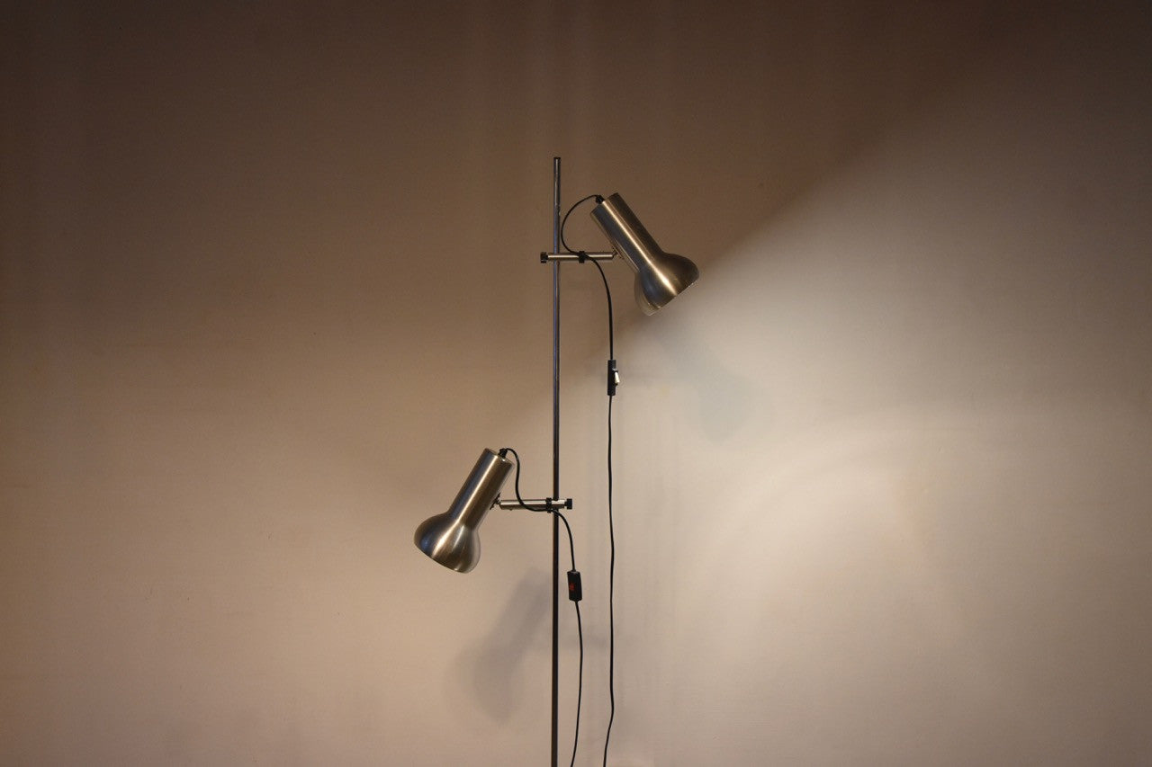 Tall adjustable floor lamp