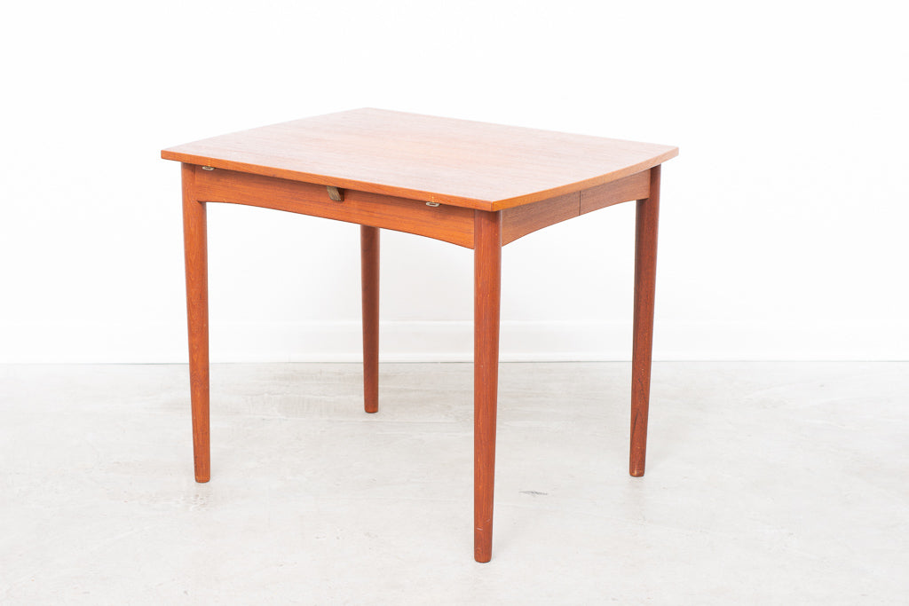 Extending square dining table with rounded edges