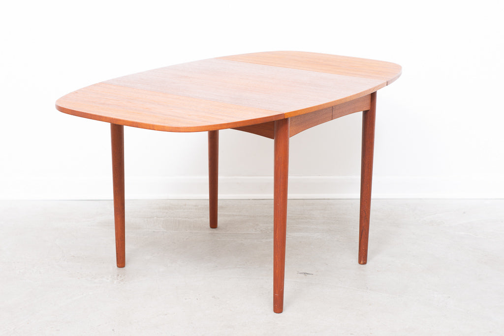 Extending square dining table with rounded edges