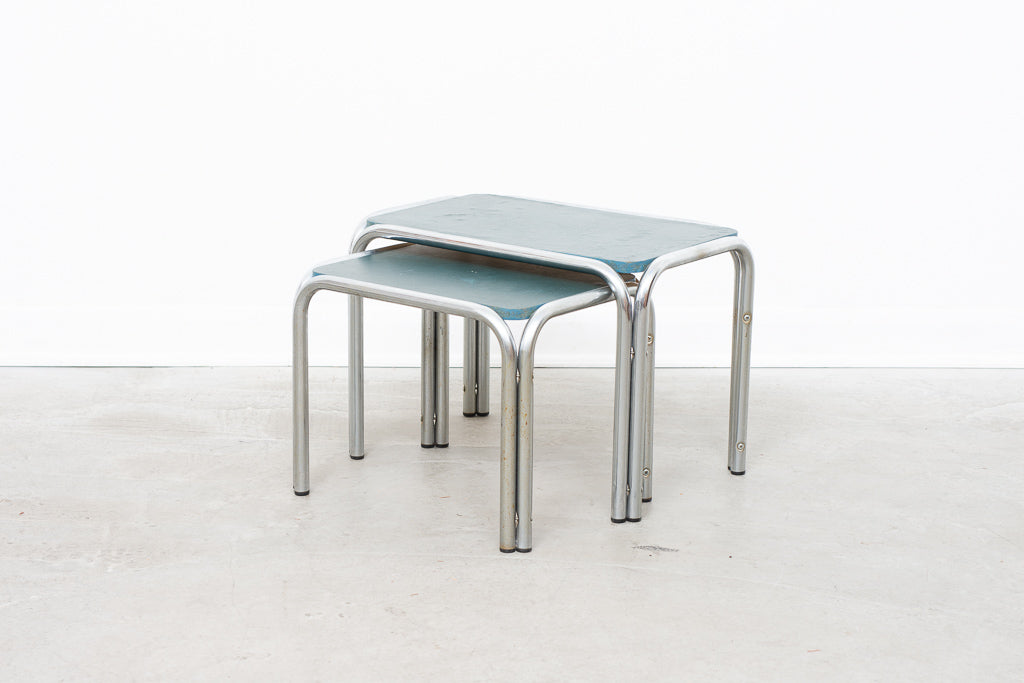 Nest of two tables with steel frames