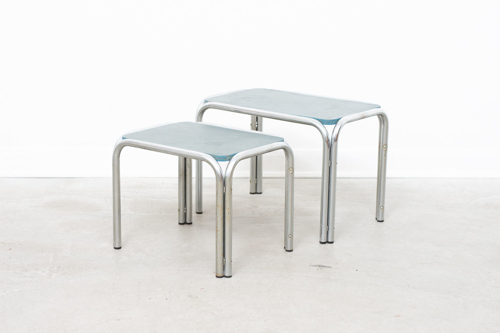 Nest of two tables with steel frames