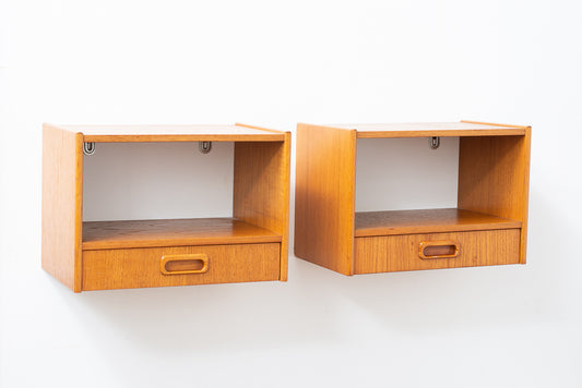 Wall-mounted bedside tables in teak