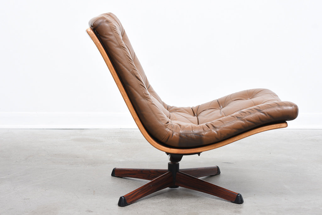 Vintage lounger on swivel base by Göte Möbler