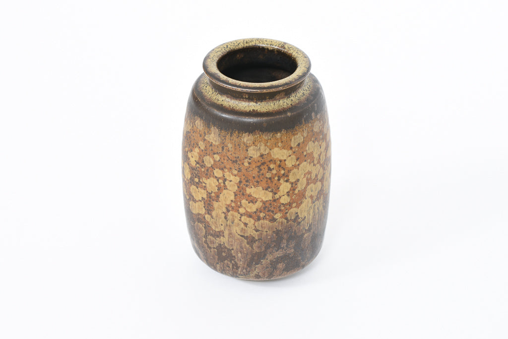 Short vase with speckled glaze