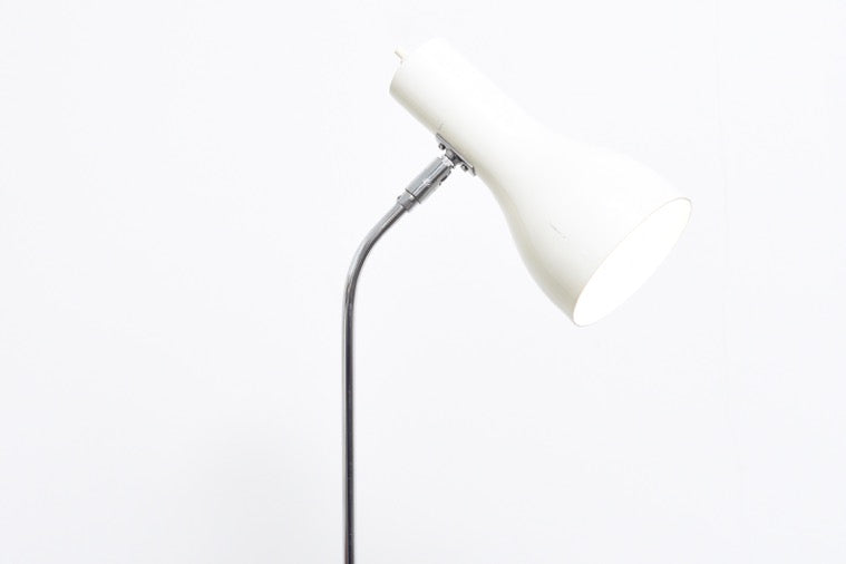 Height-adjustable floor lamp