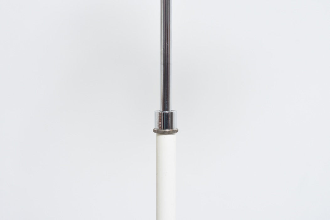 Height-adjustable floor lamp