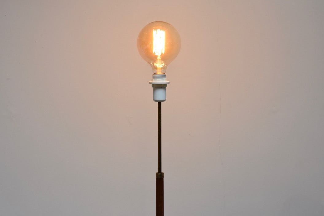 Height-adjustable teak floor lamp