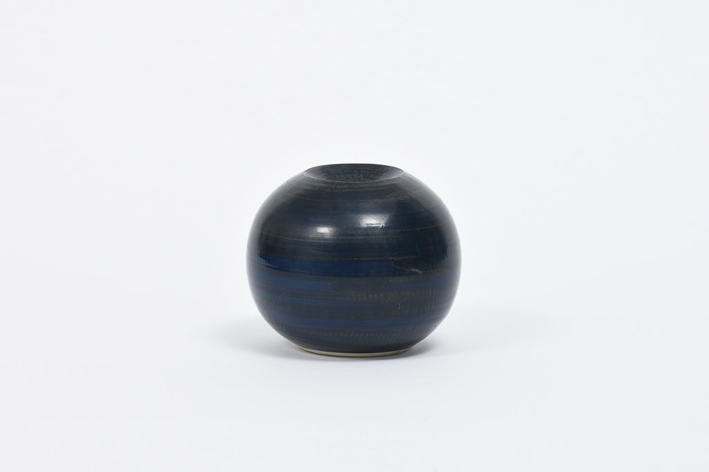 Ceramic bud vase by Susanne Bolt