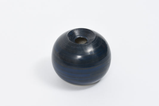 Ceramic bud vase by Susanne Bolt