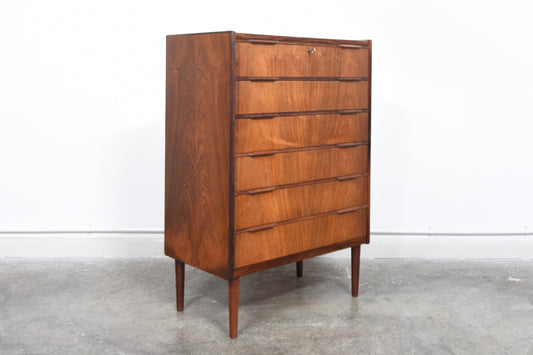 Chest of six drawers in rosewood with lipped handles