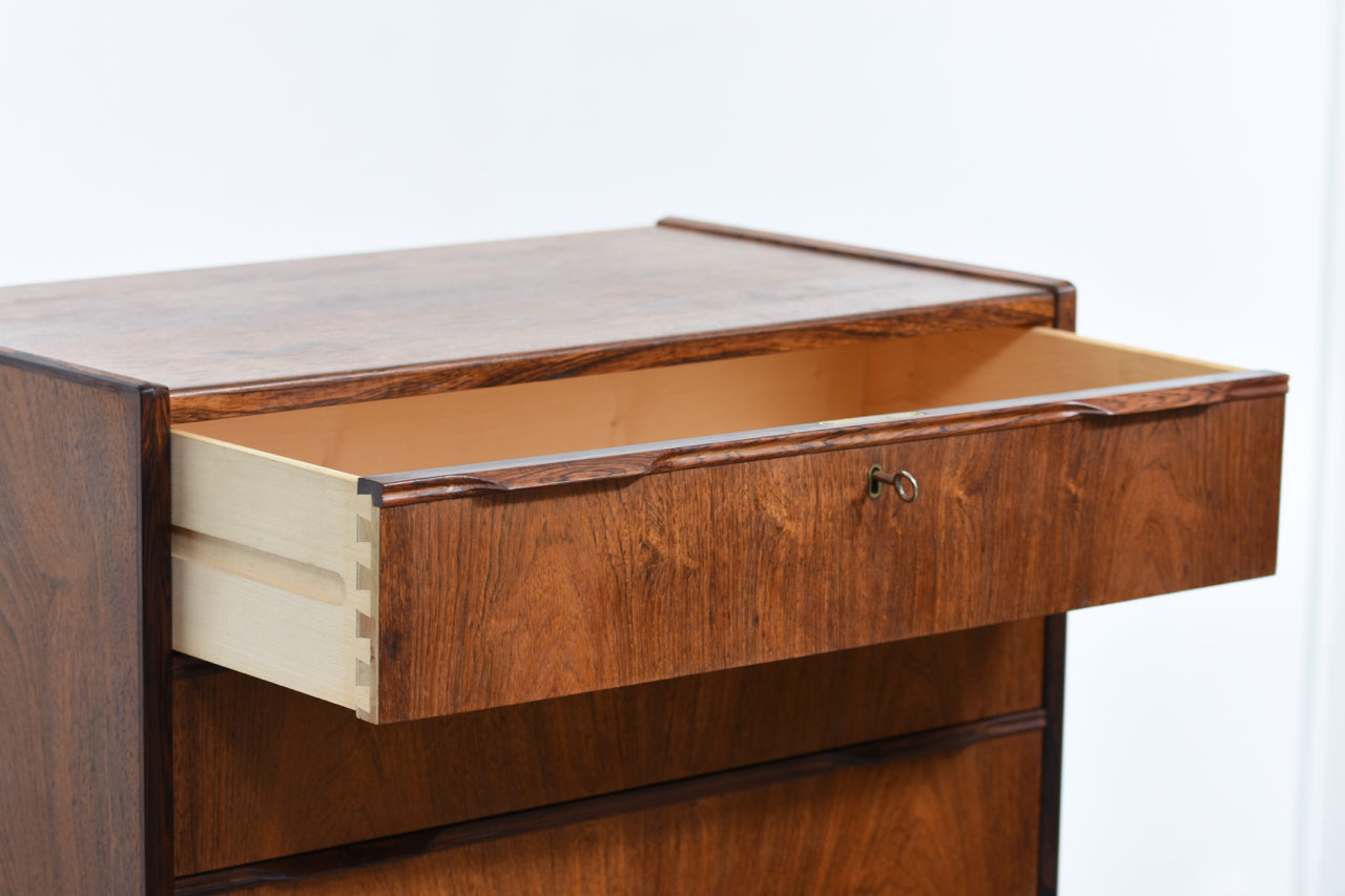 Chest of six drawers in rosewood with lipped handles