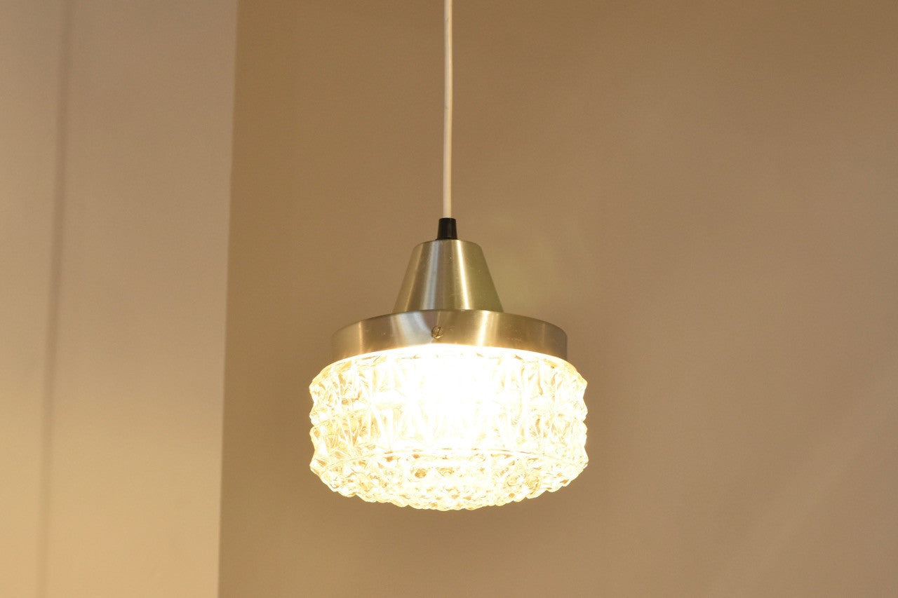 Ceiling pendant with glass diffuser