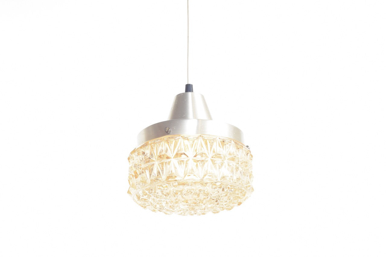 Ceiling pendant with glass diffuser