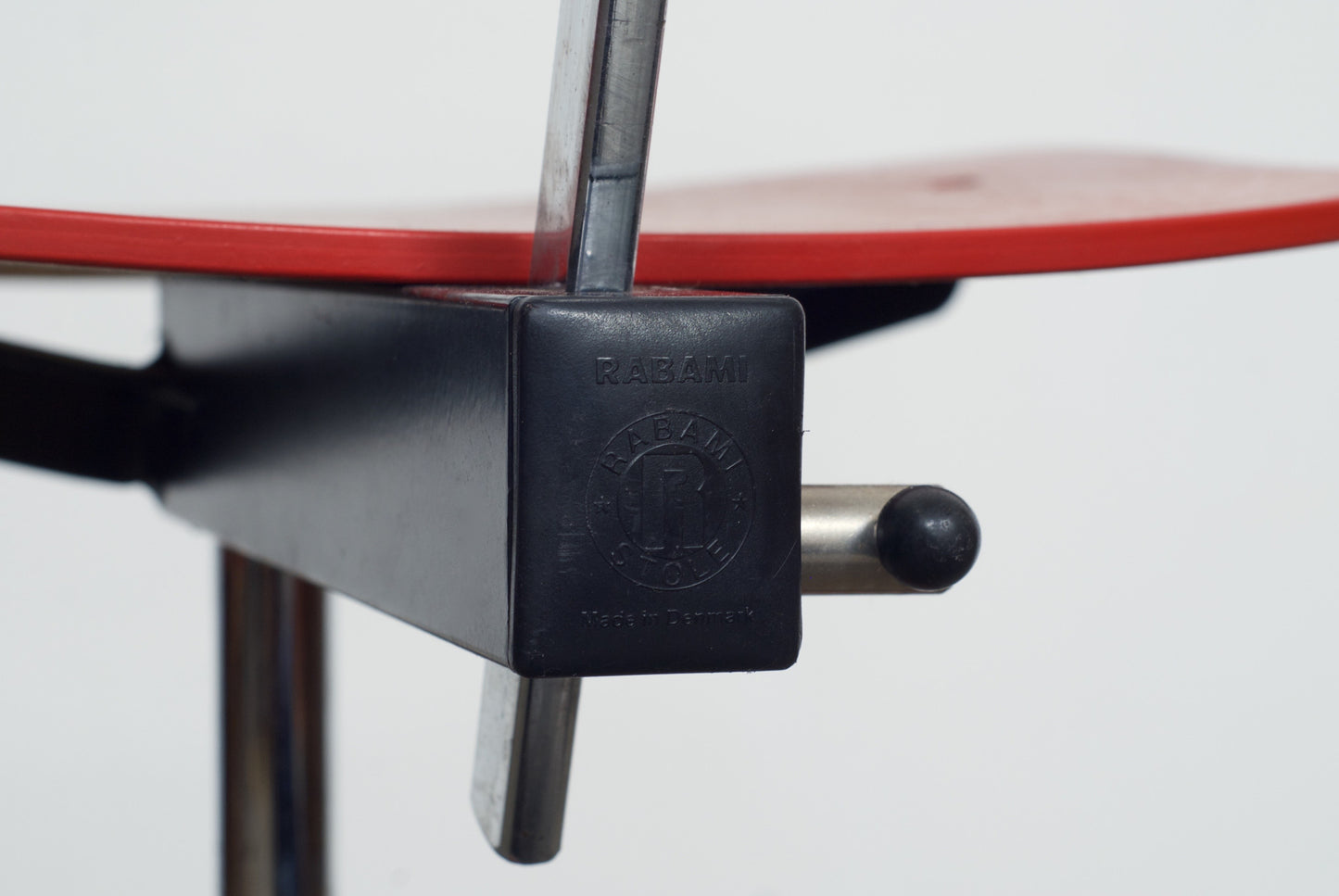 Adjustable desk chair by Rabami