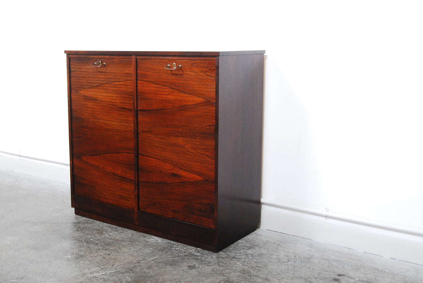Double filing cabinet in rosewood
