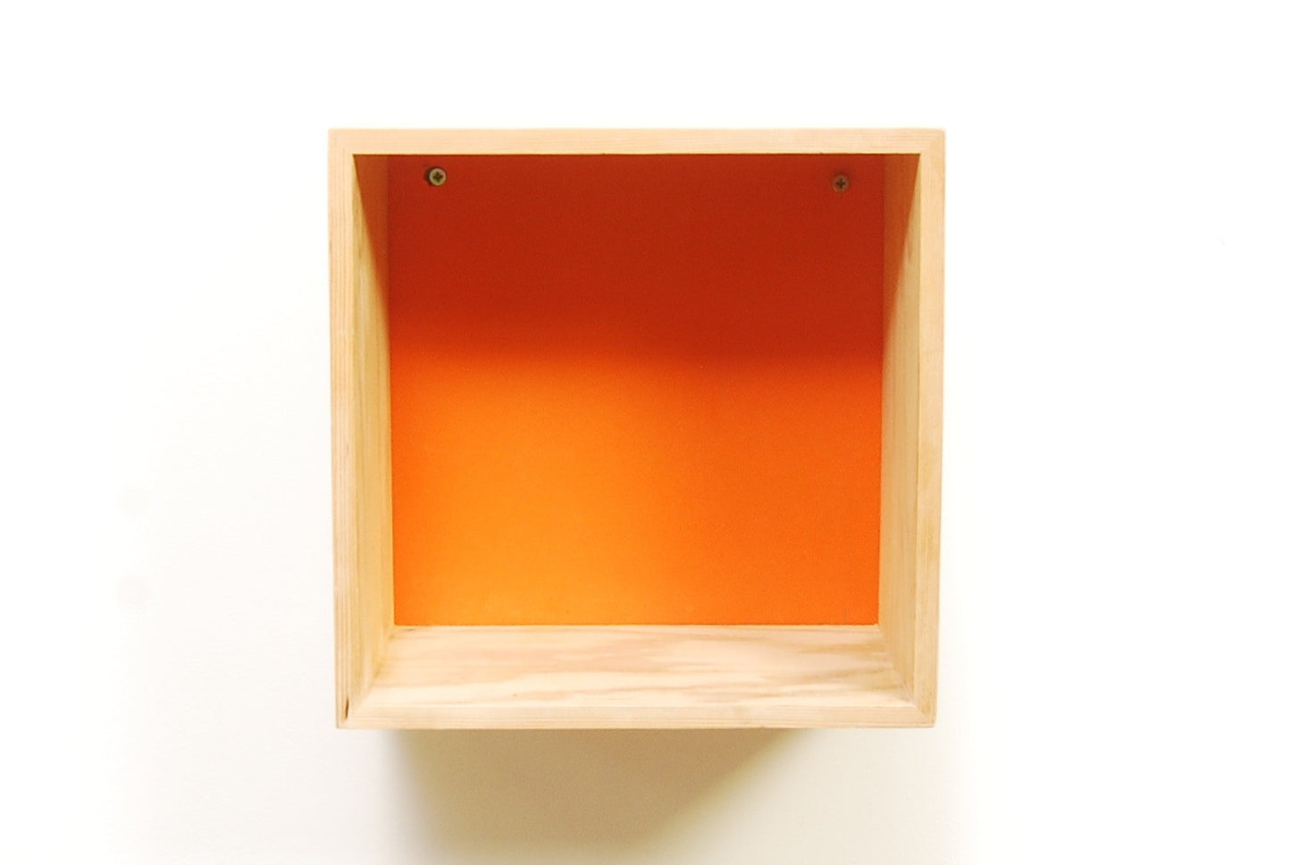 Wall-mounted cubic shelf