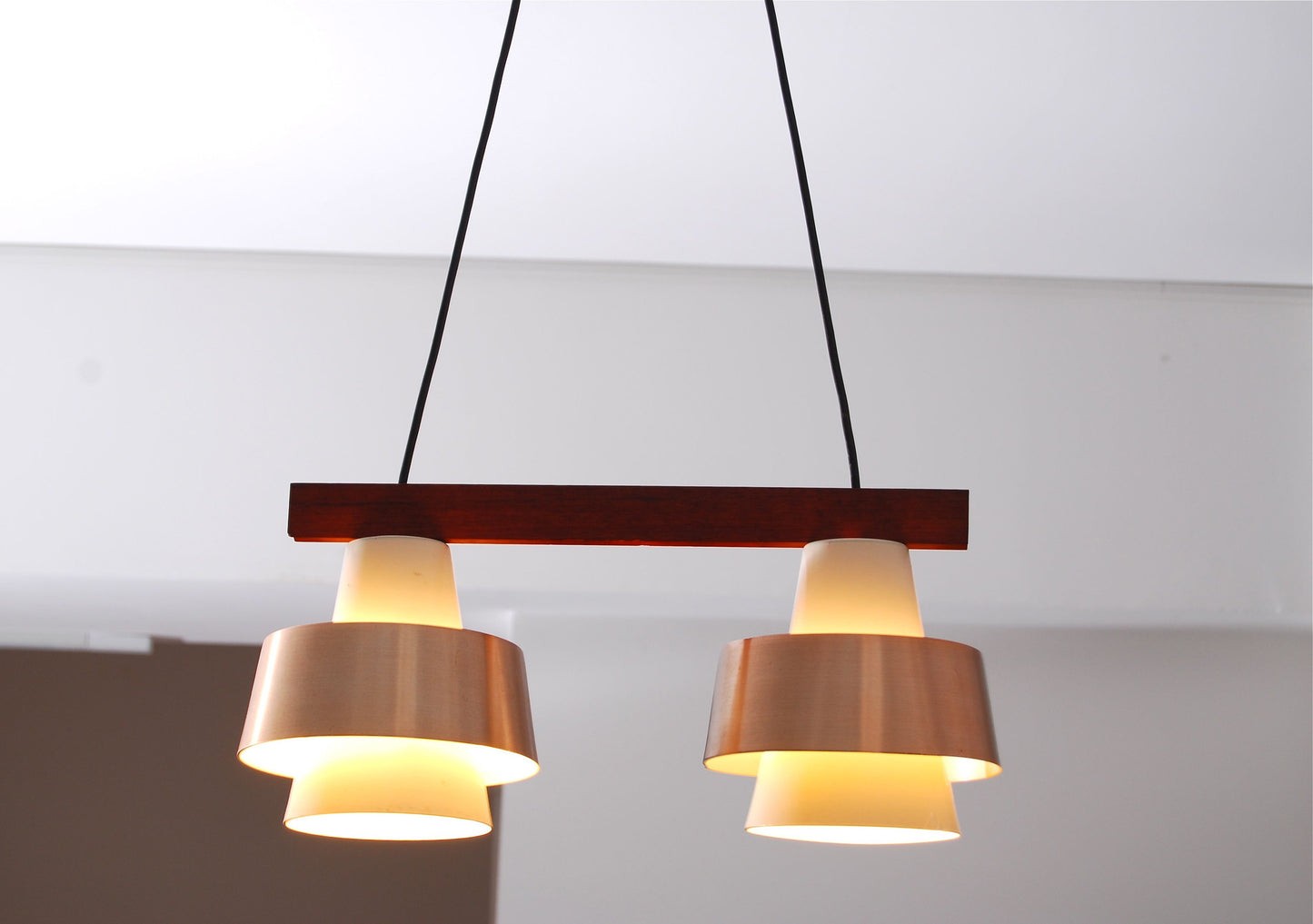 Twin-headed ceiling lamp with teak detail
