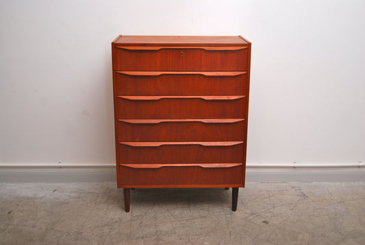 Teak chest of drawers with lipped handles no. 1