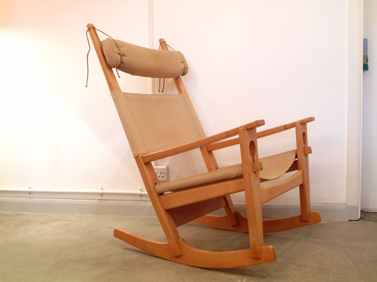 Keyhole rocking chair by Hans Wegner