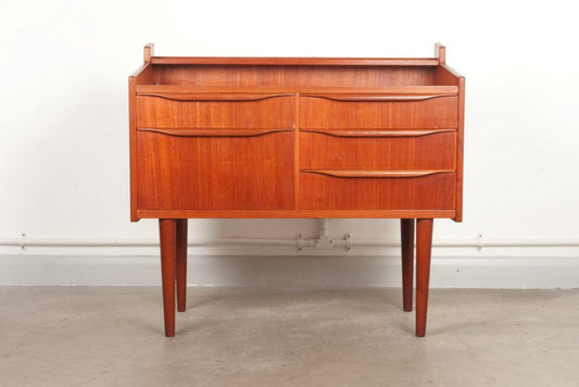 Short chest in teak